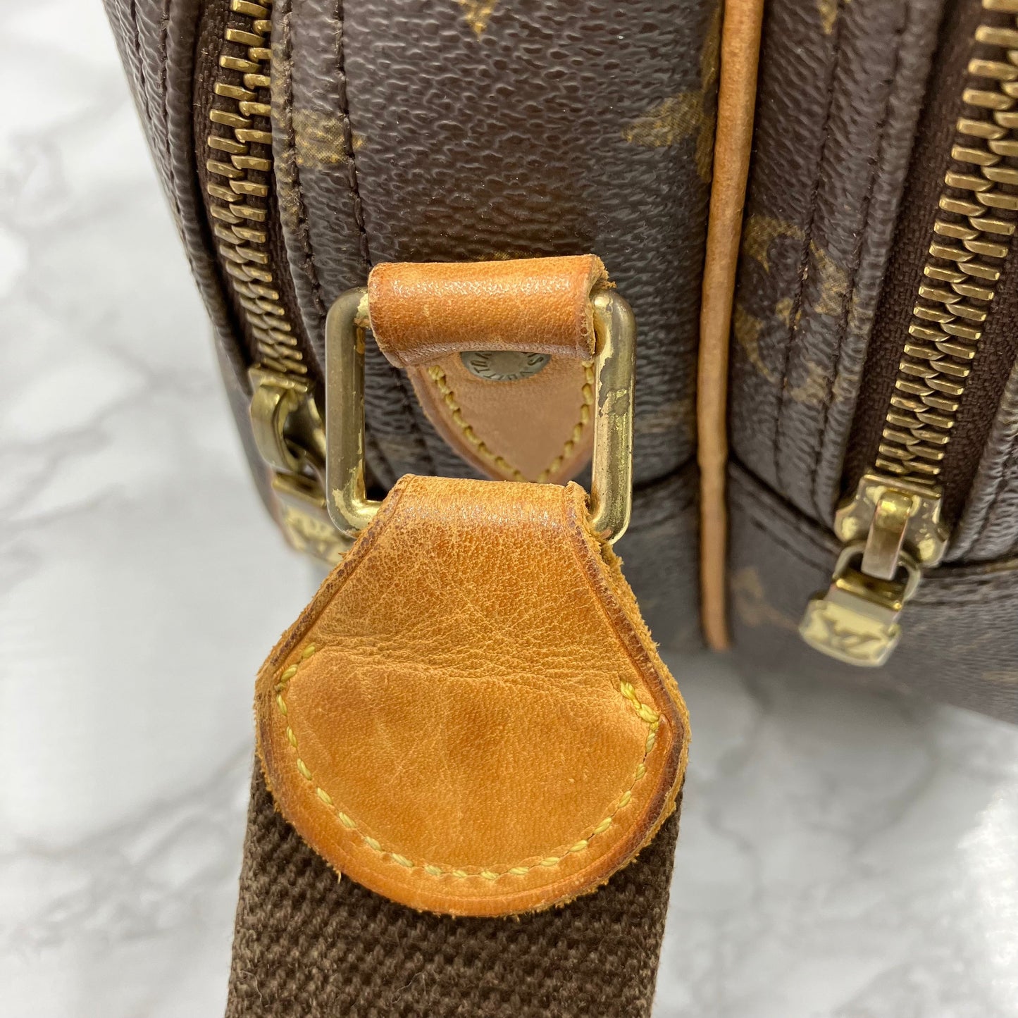 LOUIS VUITTON Monogram reporter