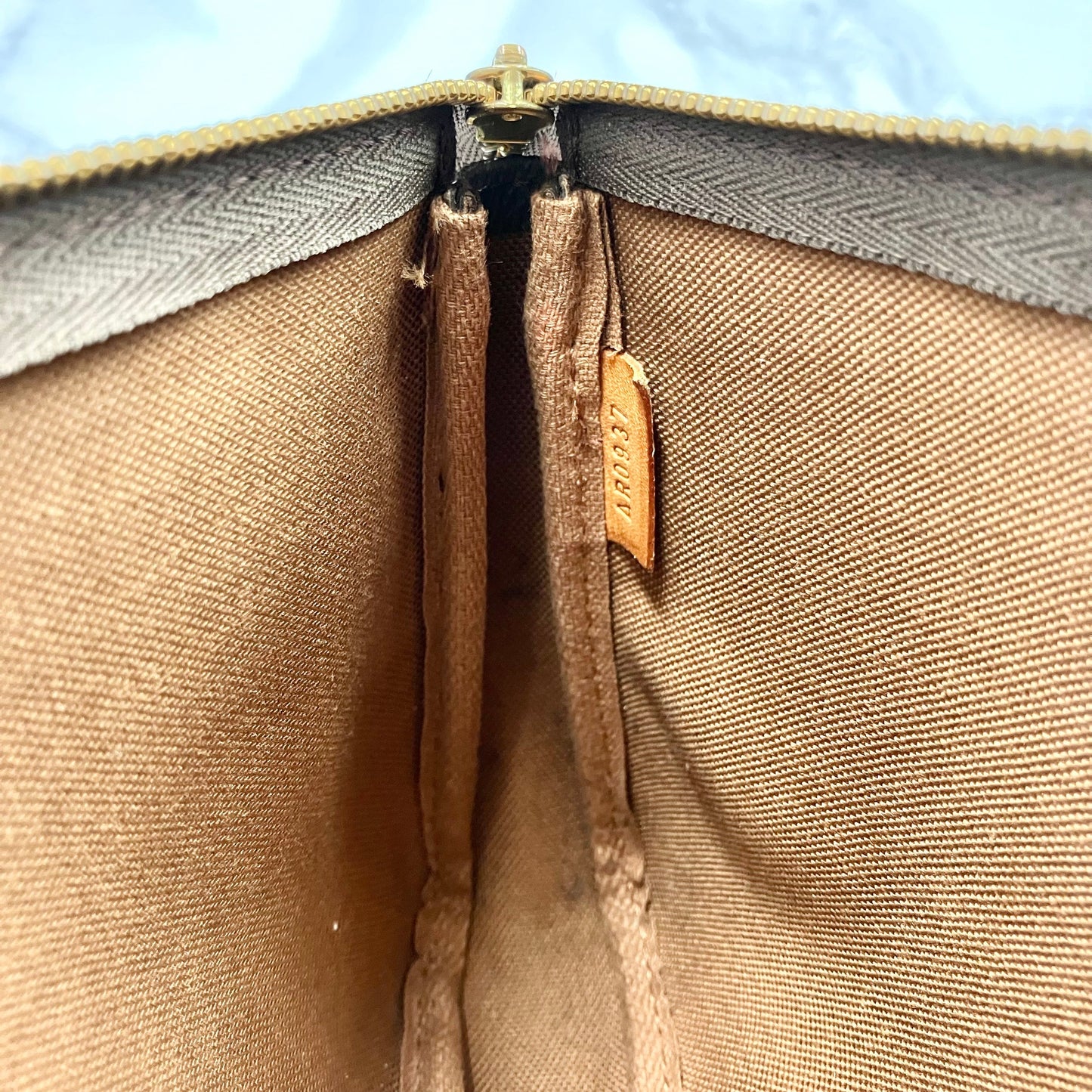 LUOIS VUITTON Monogram Pochette Axessoire