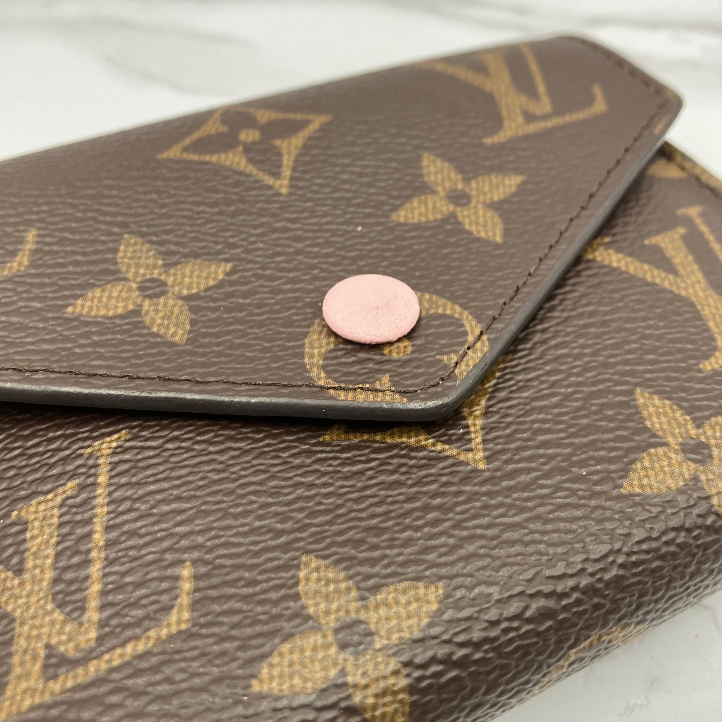 LOUIS VUITTON Monogram victorine