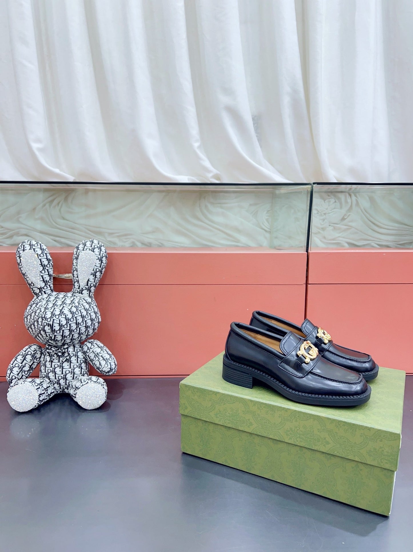 SE972 Women's loafer with InterlockingÂ GG / Size5-9