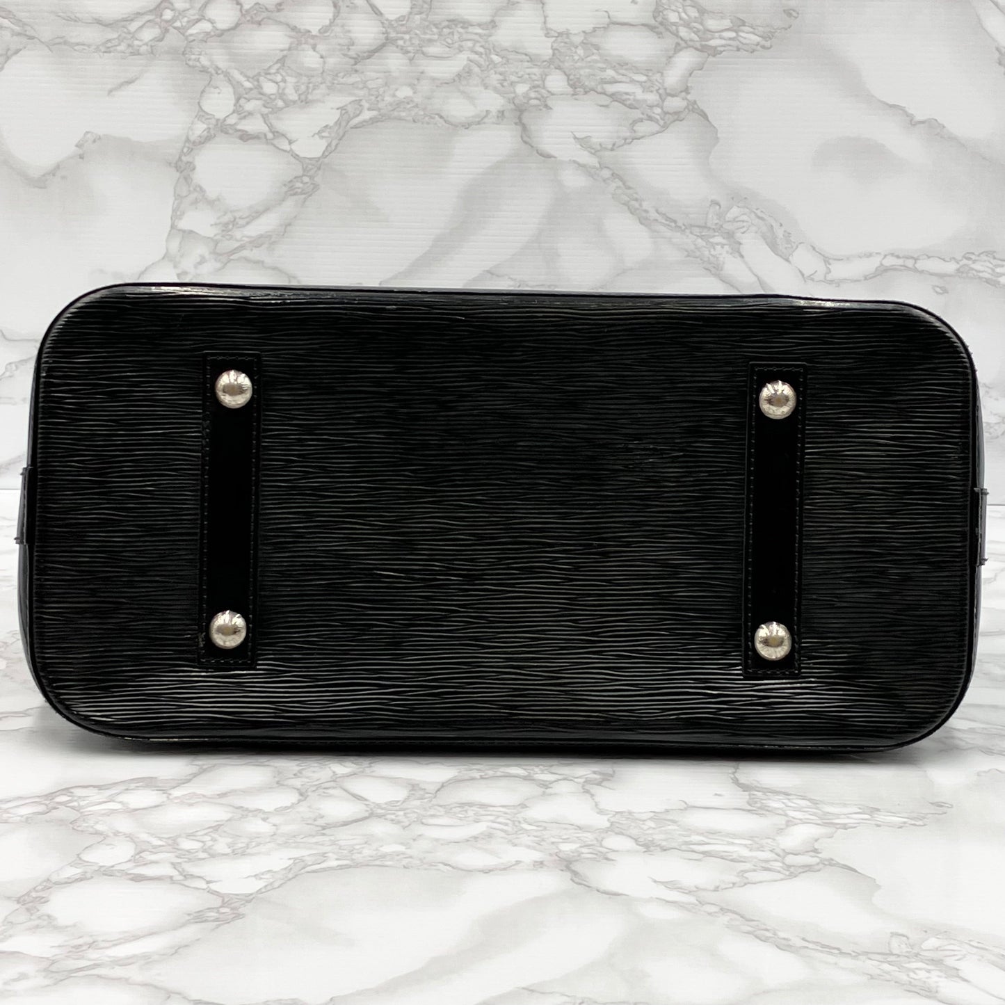 LOUISU VUITTON Epi Alma MM handbag