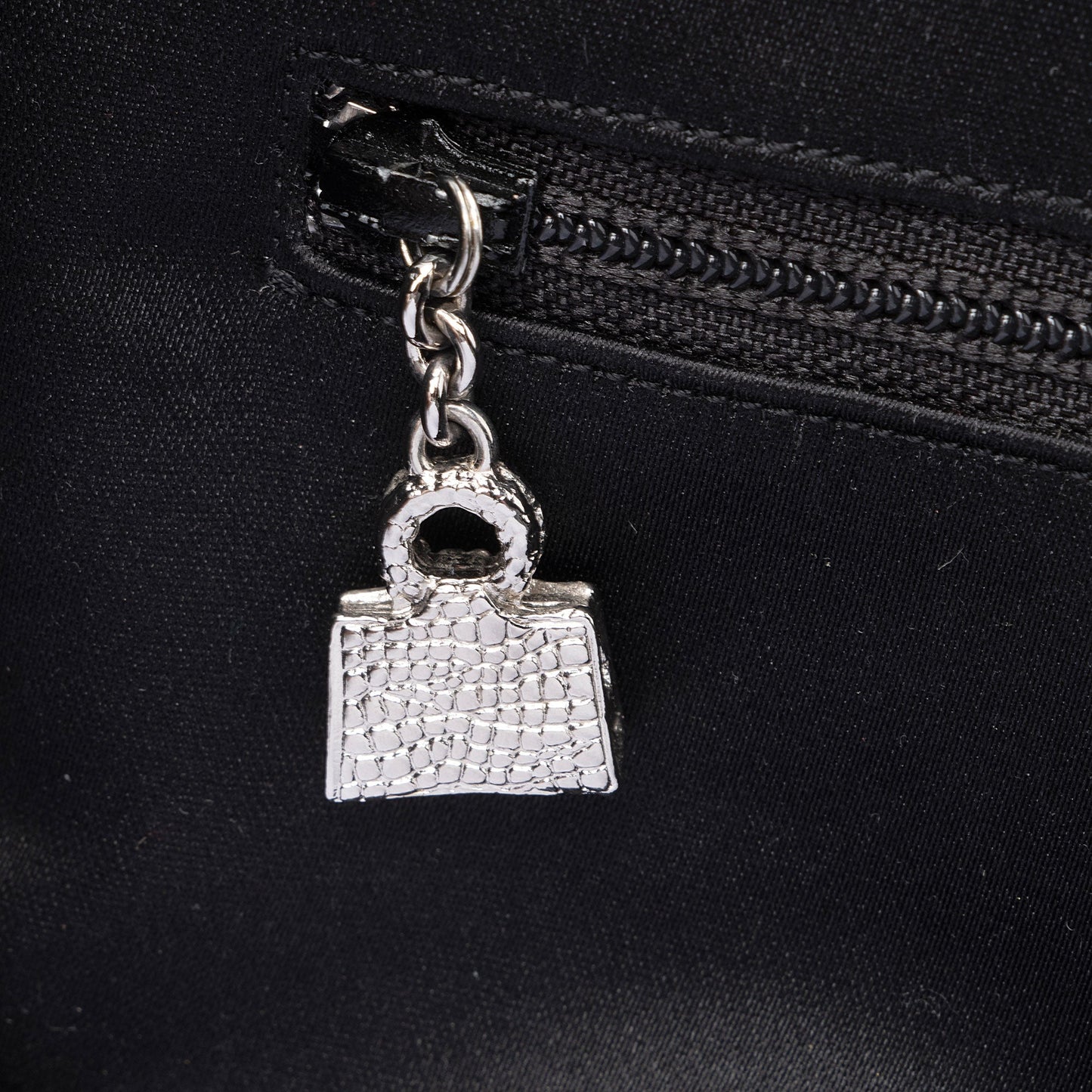 Judith Leiber Patent Leather Crystal Turnlock Clutch (SHF-D1Or7j)