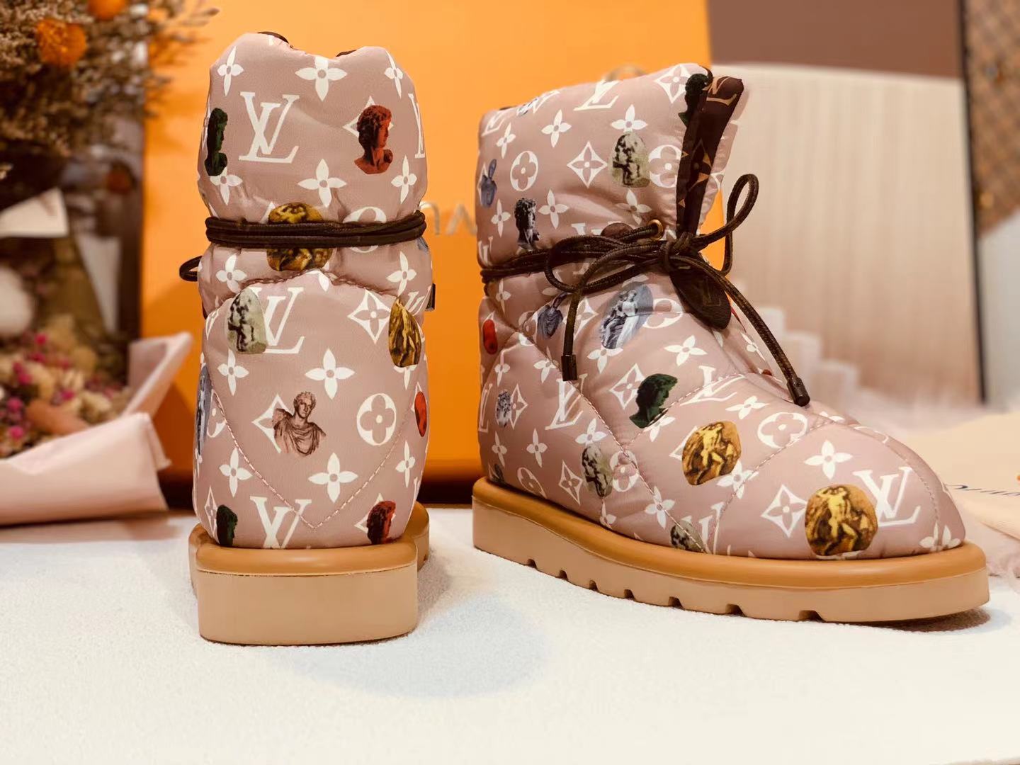 LV PILLOW COMFORT ANKLE BOOT GLMNOGRAM PINK