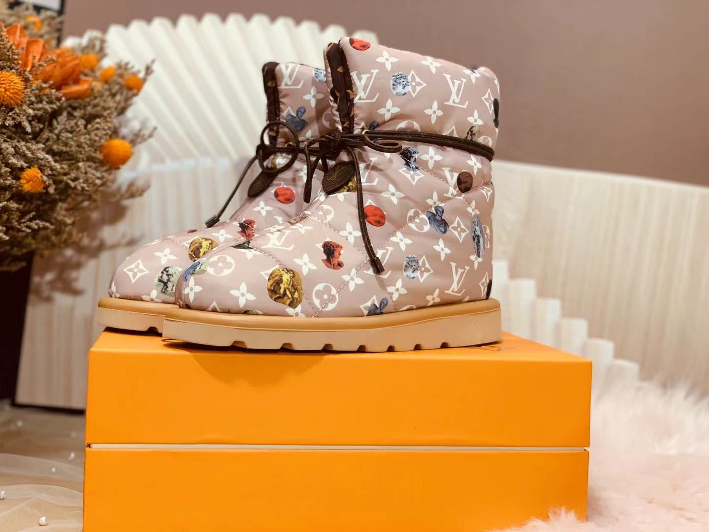 LV PILLOW COMFORT ANKLE BOOT GLMNOGRAM PINK