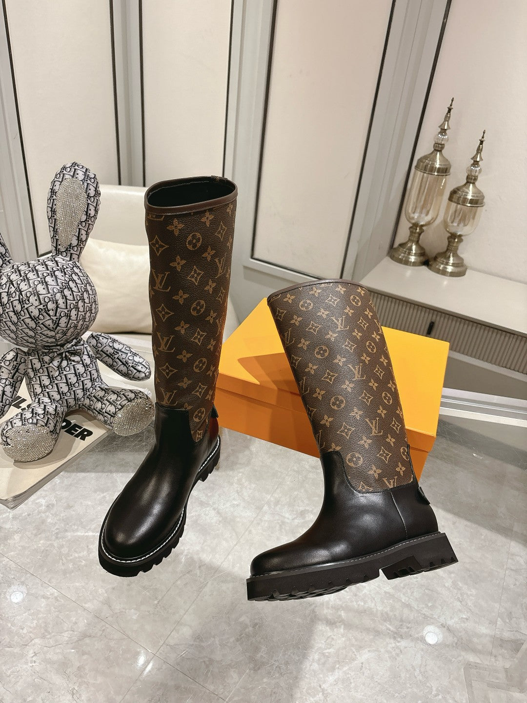 LV ASPEN PLATFORM ANKLE BOOT GLMNOGRAM BROWN