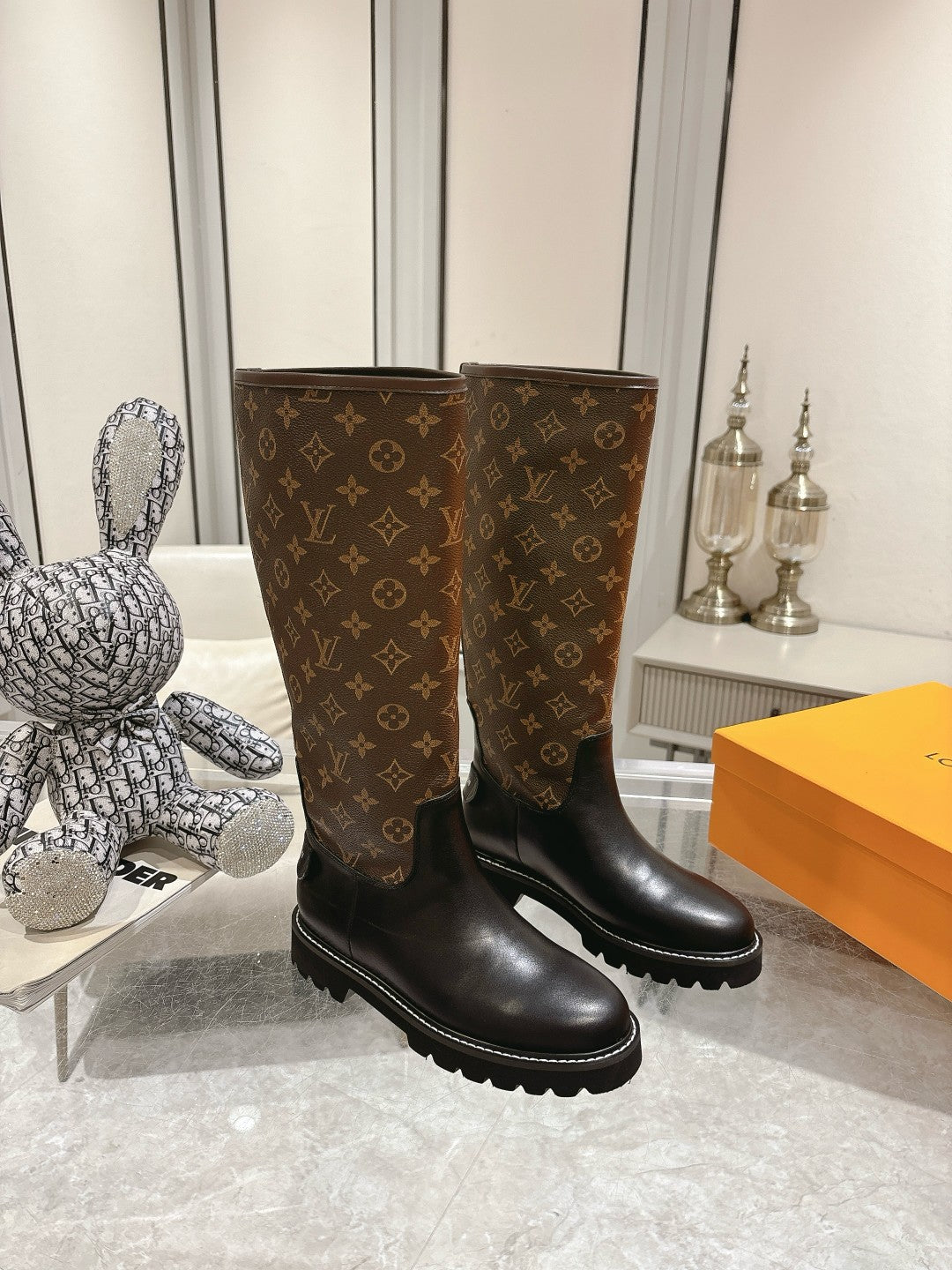 LV ASPEN PLATFORM ANKLE BOOT GLMNOGRAM BROWN