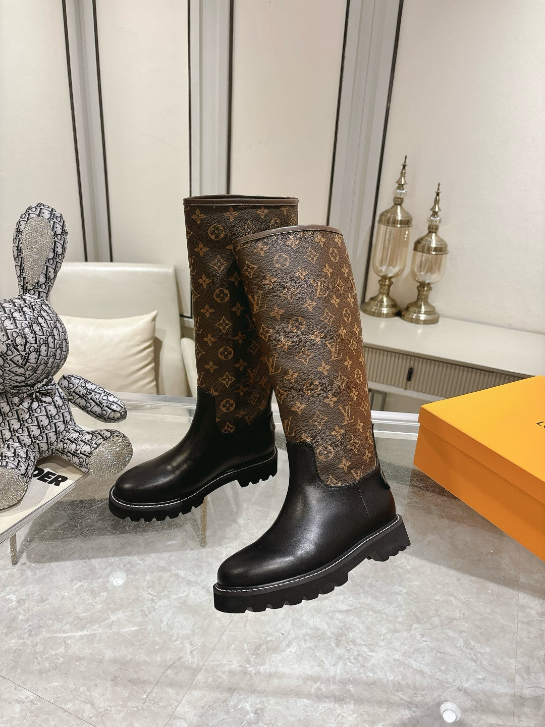 LV ASPEN PLATFORM ANKLE BOOT GLMNOGRAM BROWN