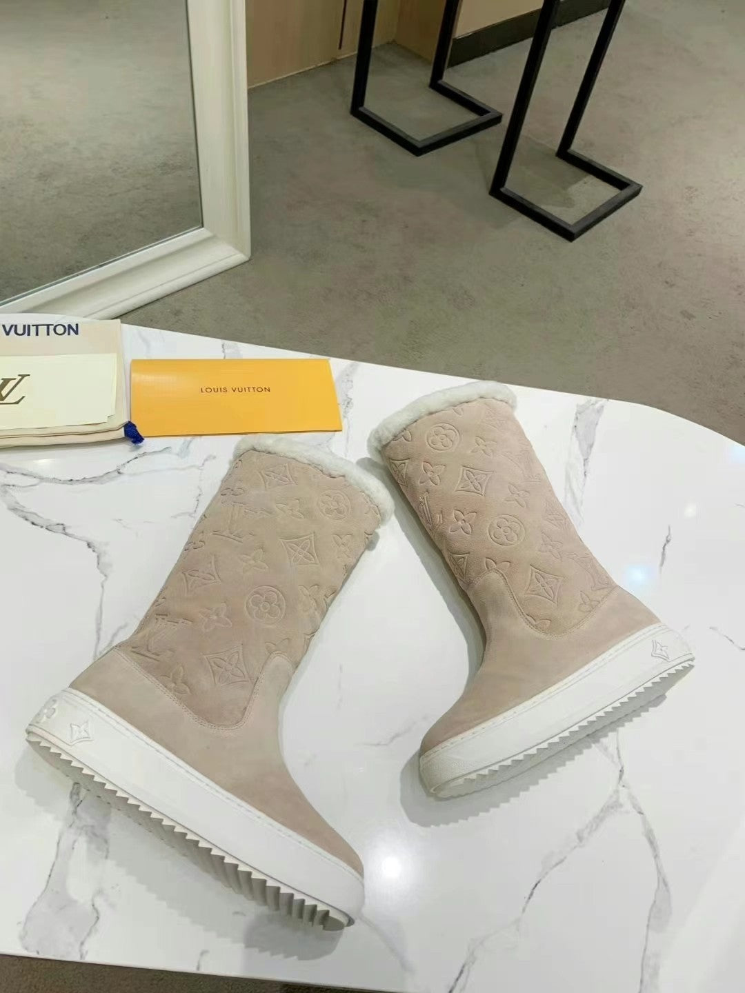 LV SUEDE GLMNOGRAM BOOTS BEIGE