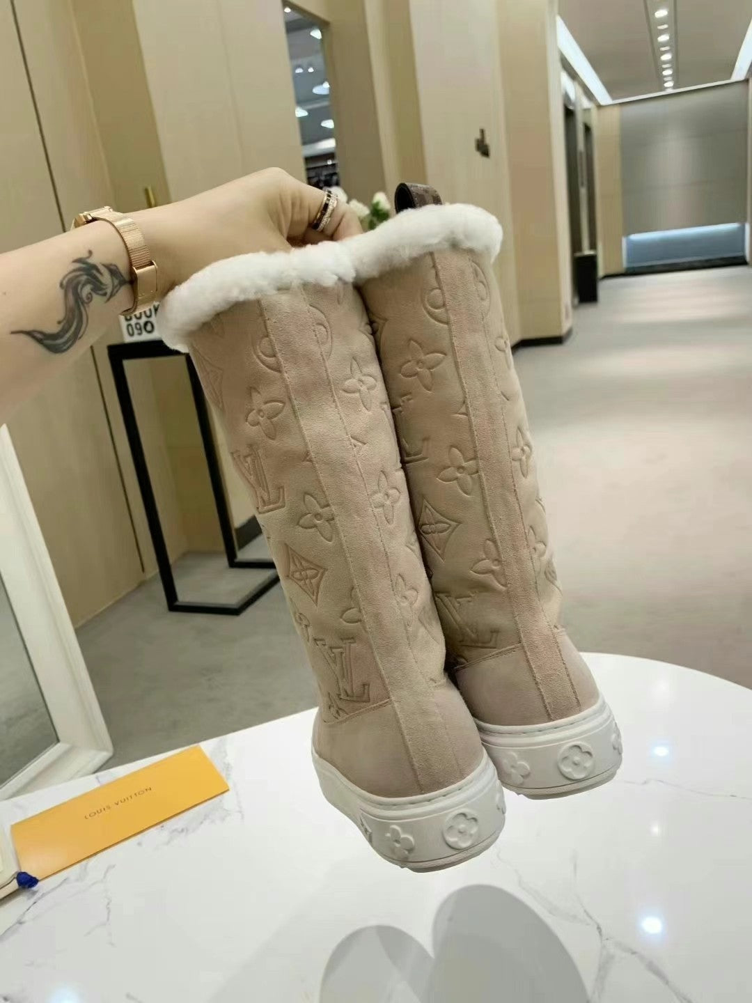 LV SUEDE GLMNOGRAM BOOTS BEIGE