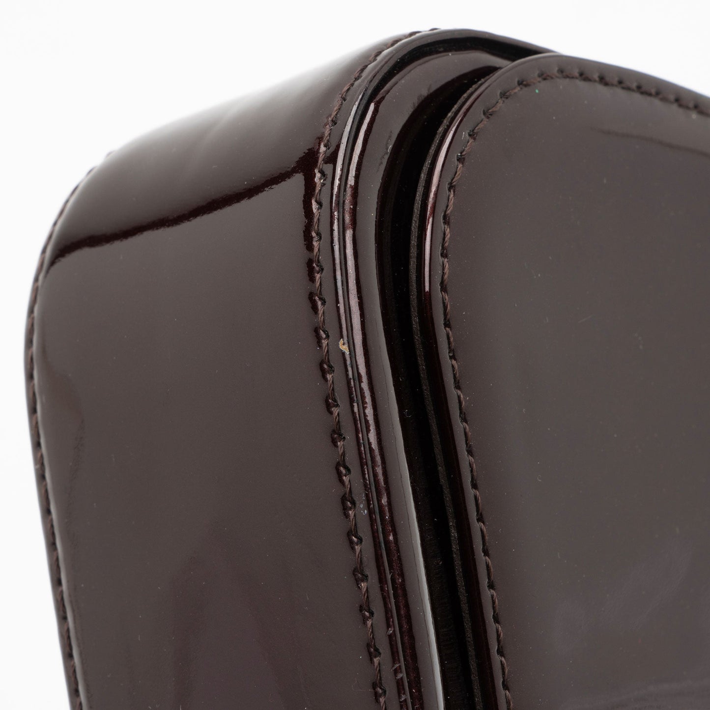 Louis Vuitton Patent Leather Sobe Clutch (SHF-7JtuWT)