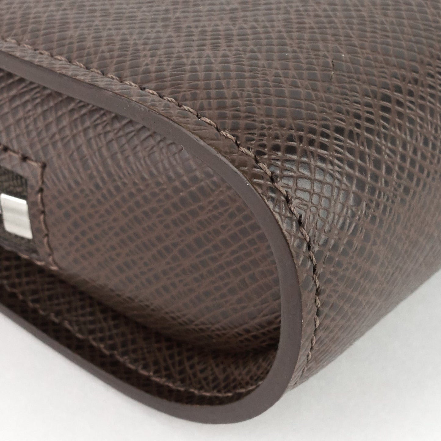 Louis Vuitto Pochette Baikal Grizzli Taiga Leather Bag