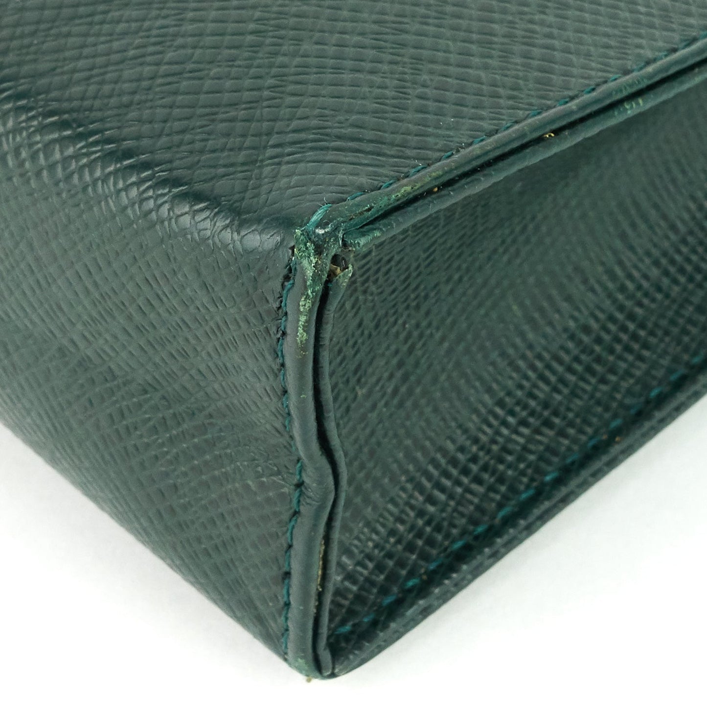Louis Vuitto Toiletry 26 Epicea Taiga Leather Pouch