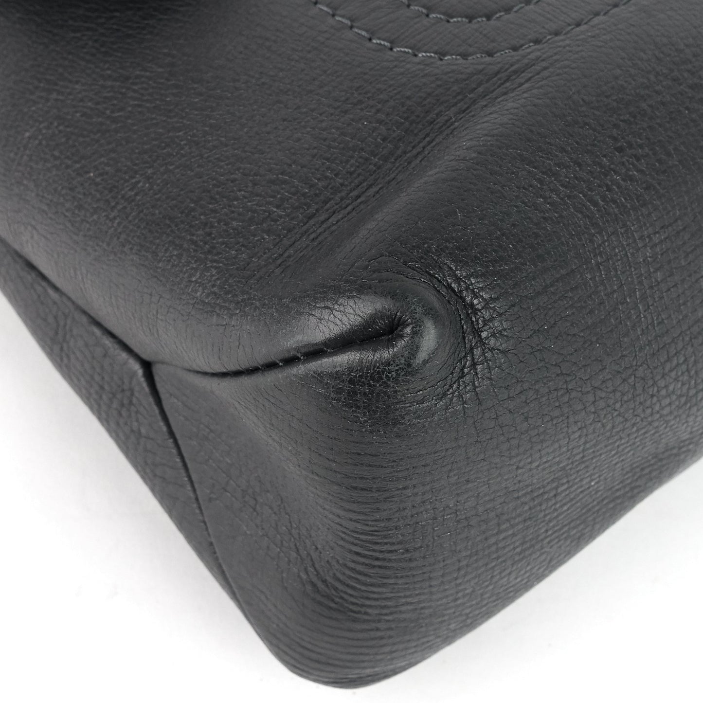 Louis Vuitto Omaha Utah Leather Messenger Bag