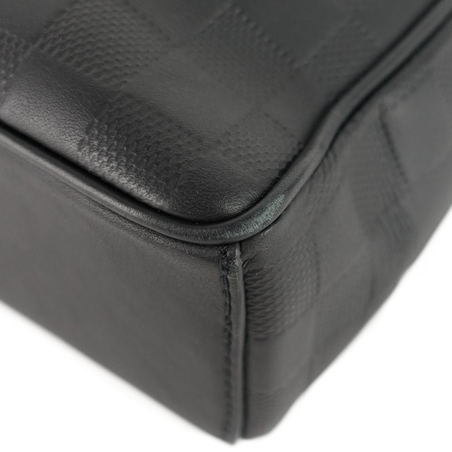 Louis Vuitto District Damier Infini Leather Messenger MM Bag
