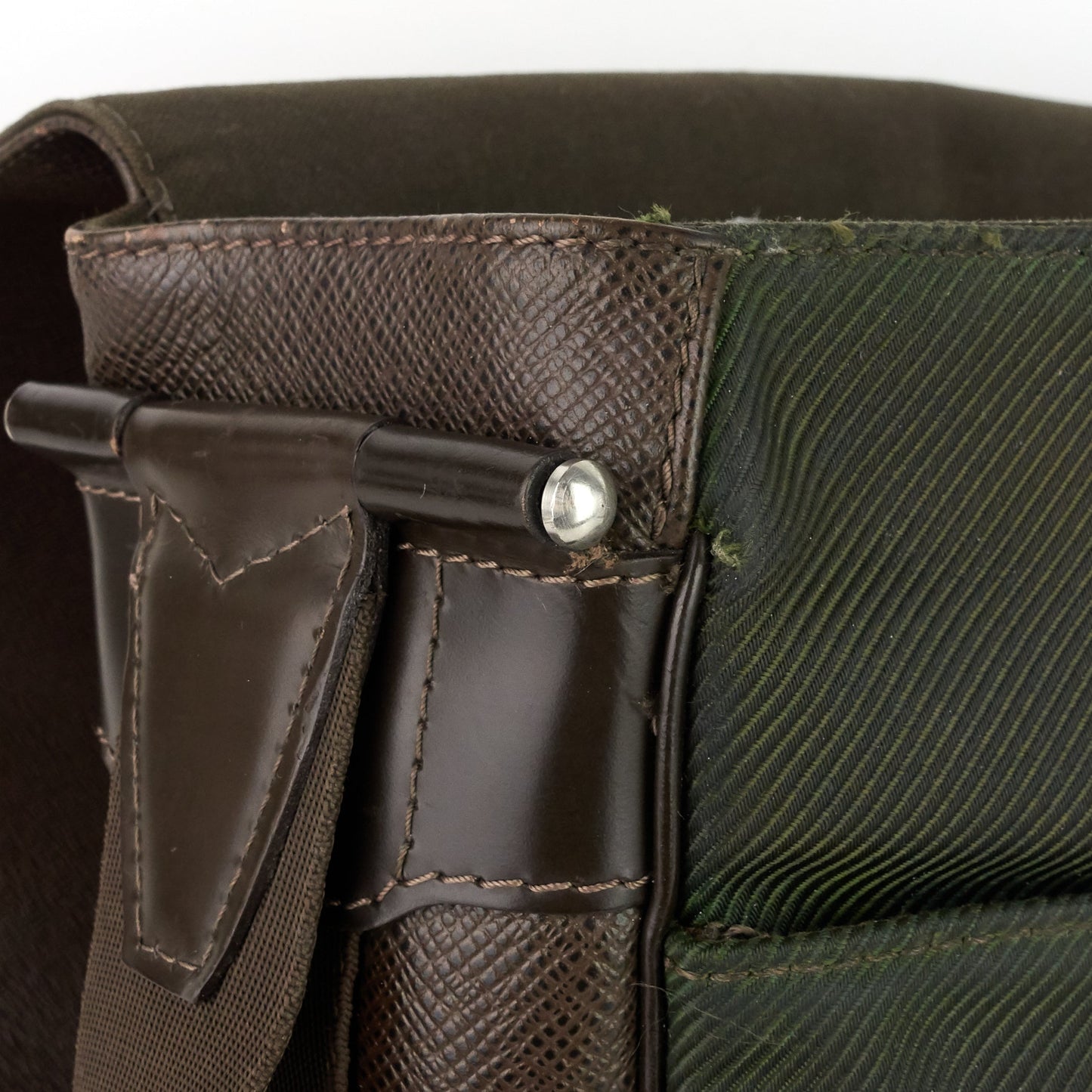 Louis Vuitto Viktor Taiga Leather Messenger Bag