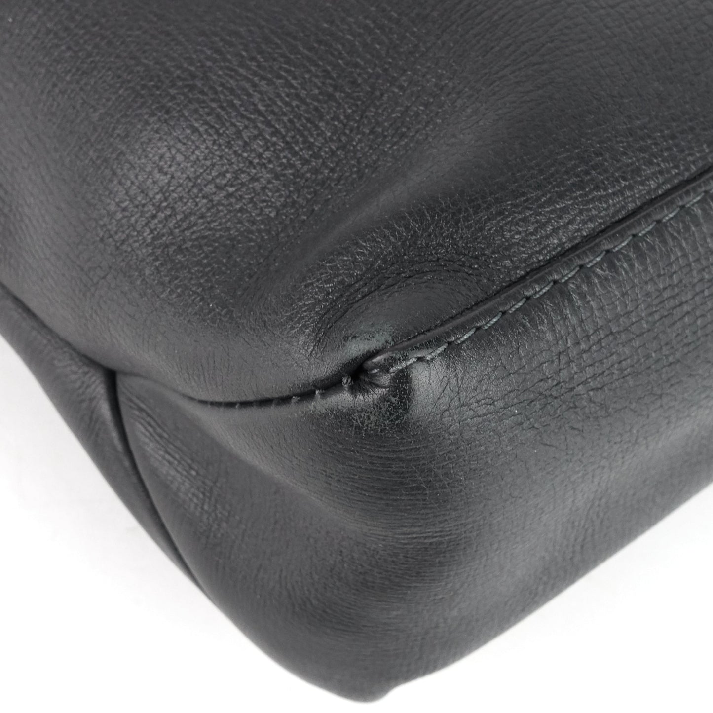 Louis Vuitto Omaha Utah Leather Messenger Bag