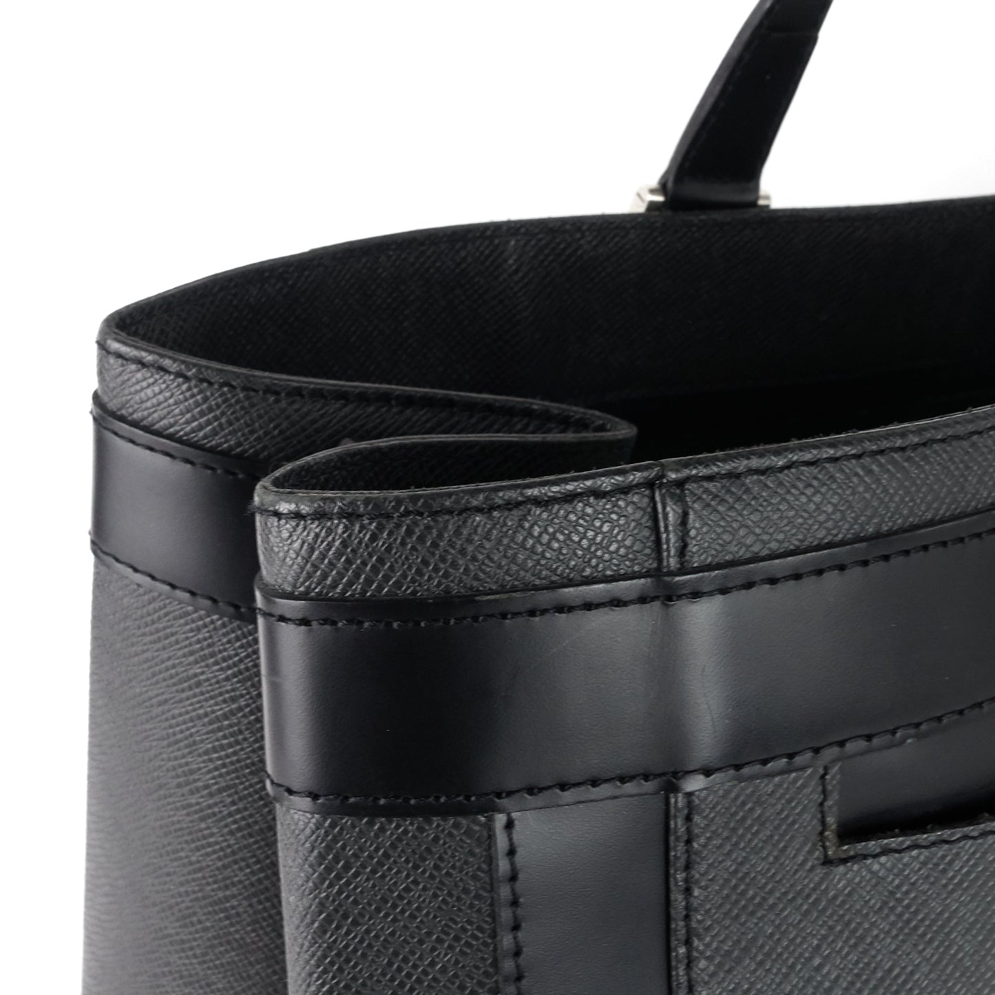 Louis Vuitto Kasbek GM Taiga Leather Bag