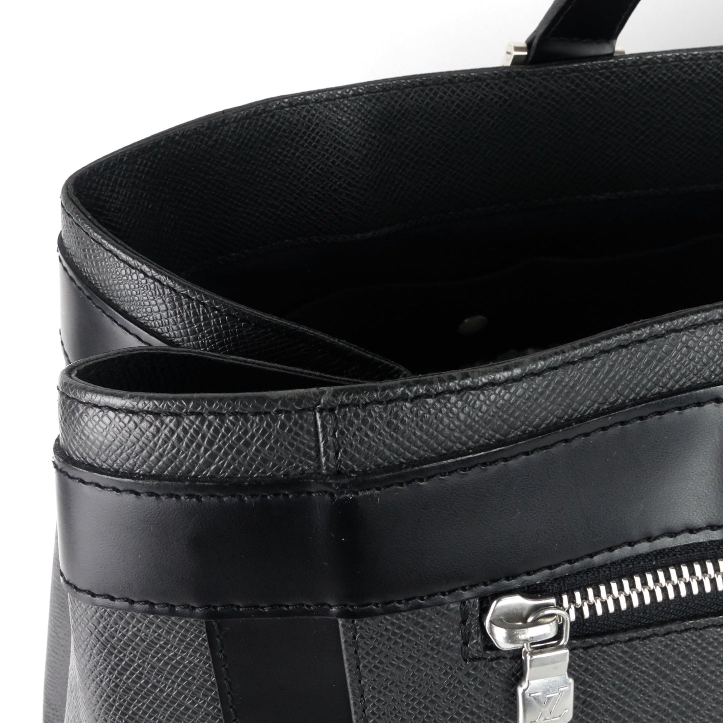 Louis Vuitto Kasbek GM Taiga Leather Bag