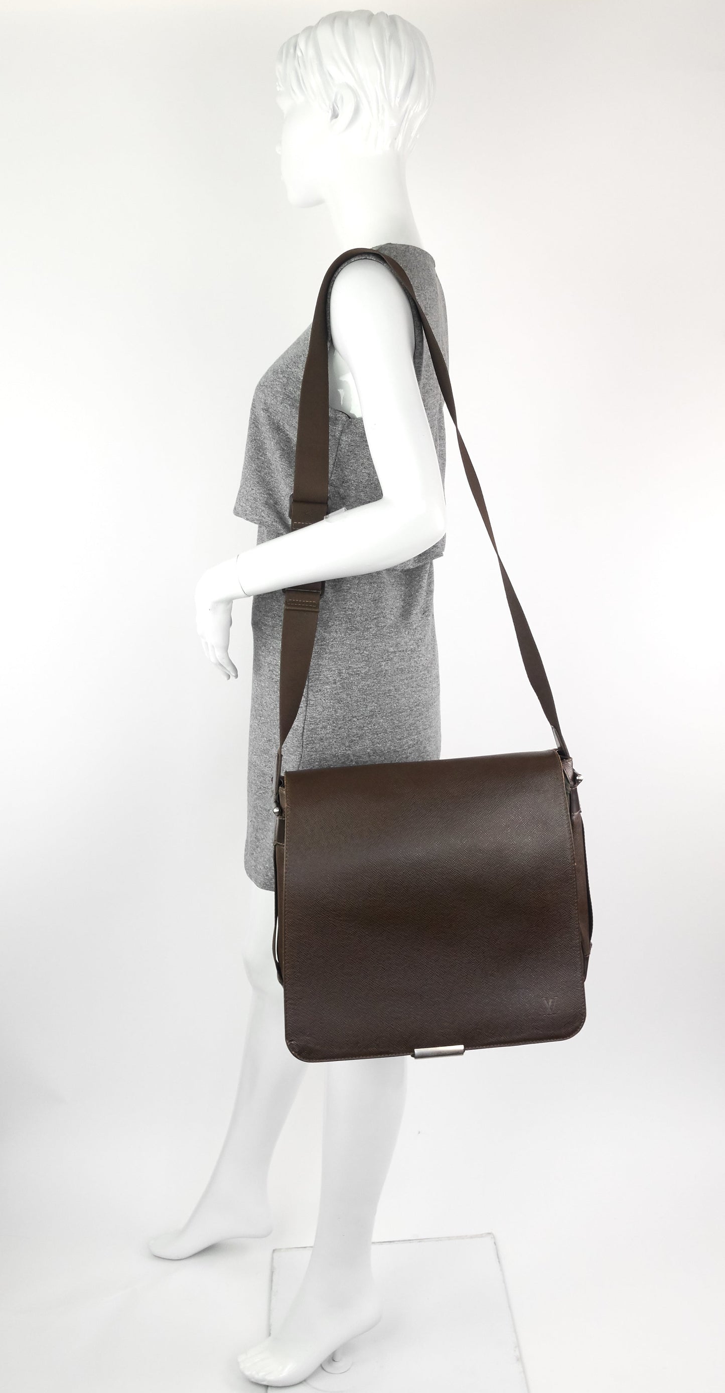Louis Vuitto Viktor Taiga Leather Messenger Bag