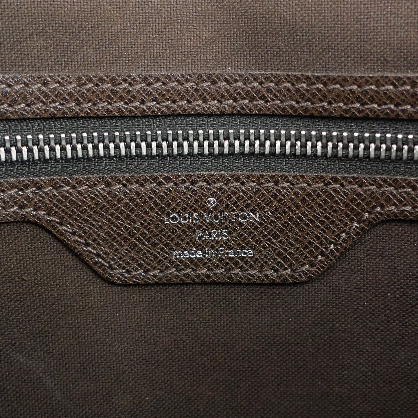Louis Vuitto Roman MM Taiga Leather Messenger Bag