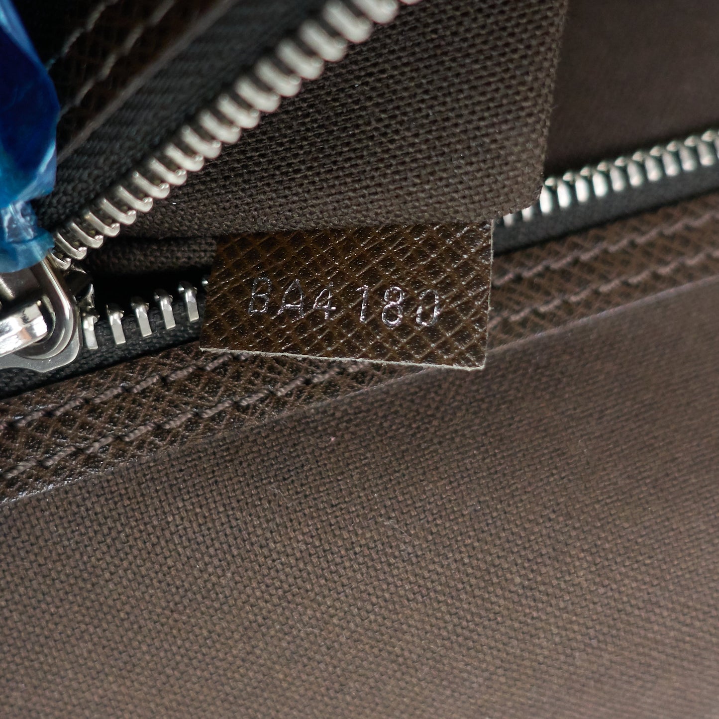 Louis Vuitto Roman MM Taiga Leather Messenger Bag