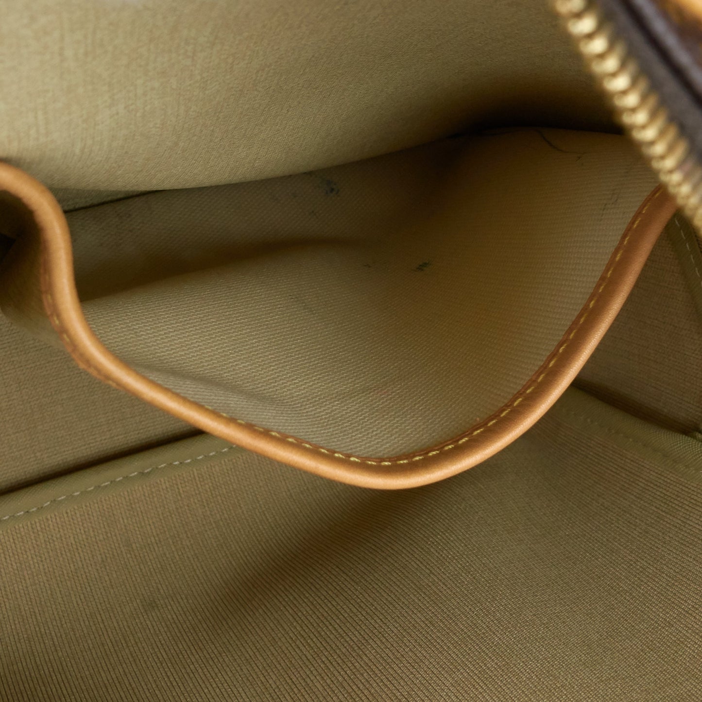Louis Vuitto Reporter GM Monogram Canvas Bag