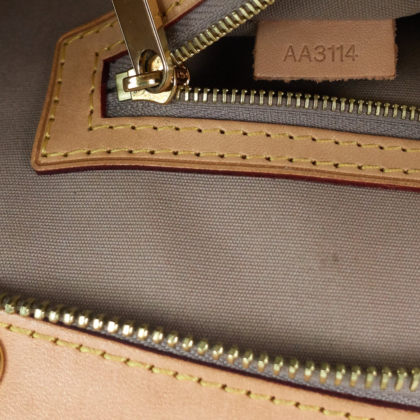 Louis Vuitto Brea MM Beige Poudre Monogram Vernis Leather Bag
