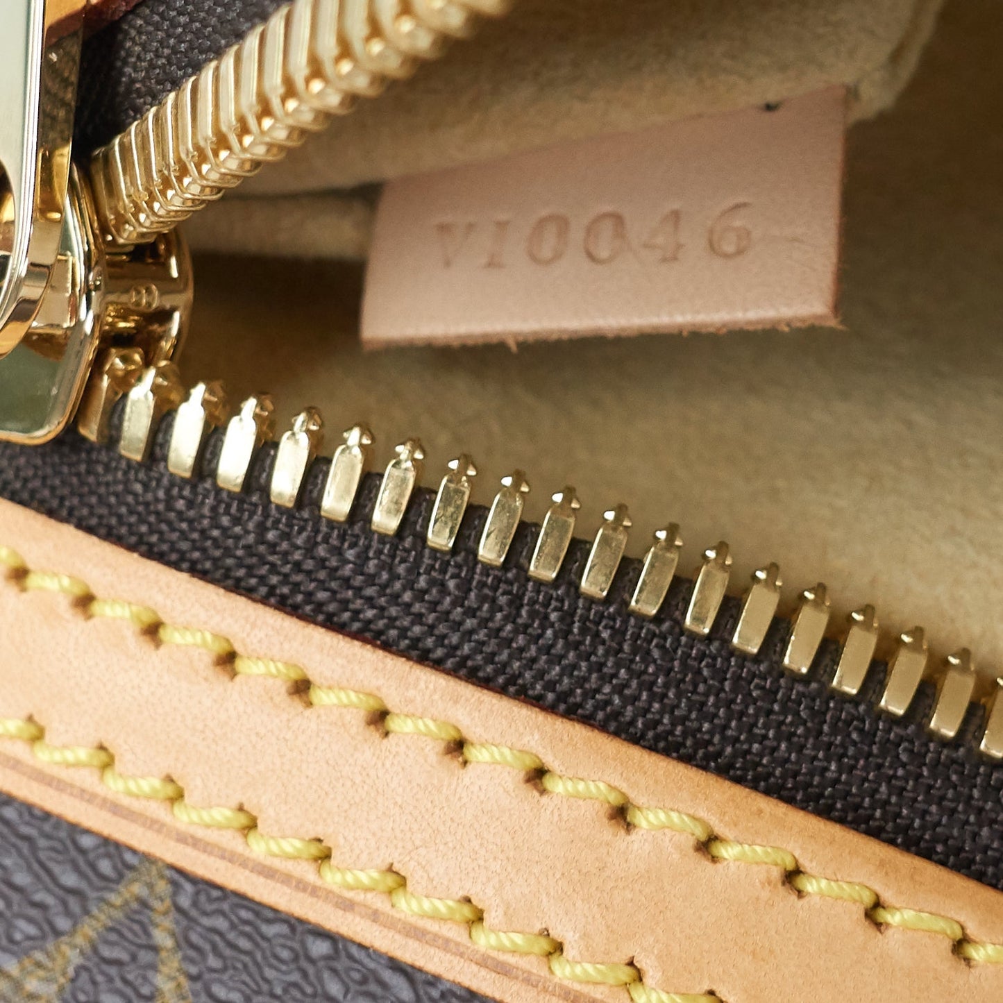 Louis Vuitto Hudson GM Monogram Canvas Bag