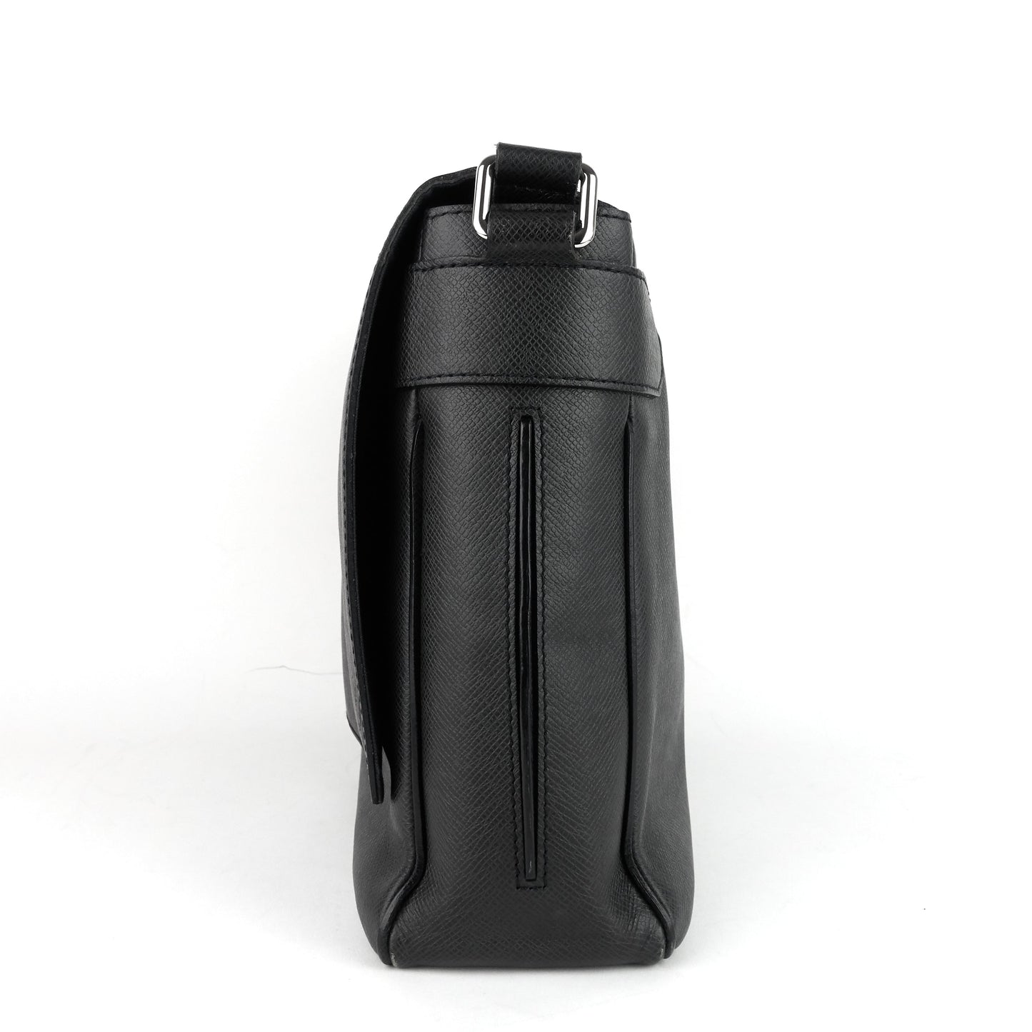 Louis Vuitto Roman MM Taiga Leather Messenger Bag