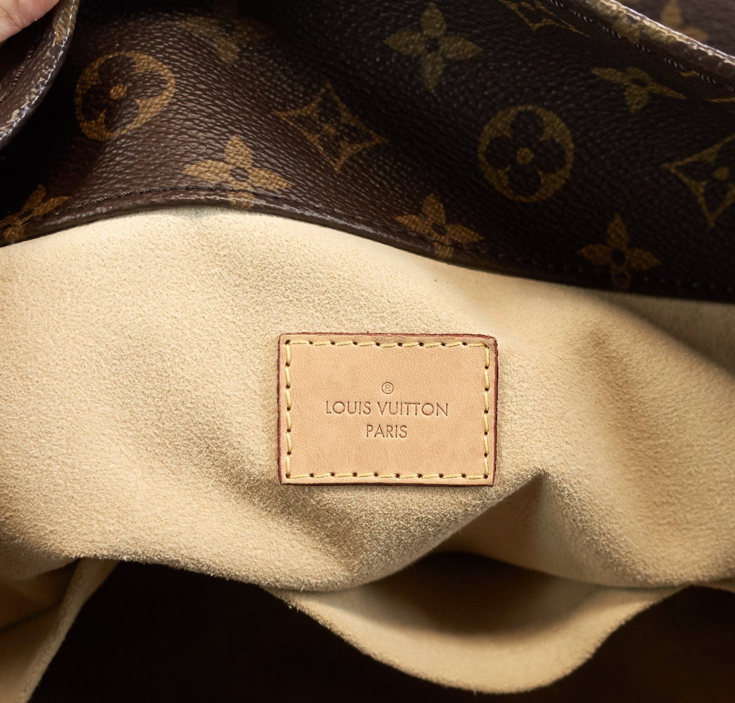 Louis Vuitto Artsy MM Monogram Canvas Shoulder Bag