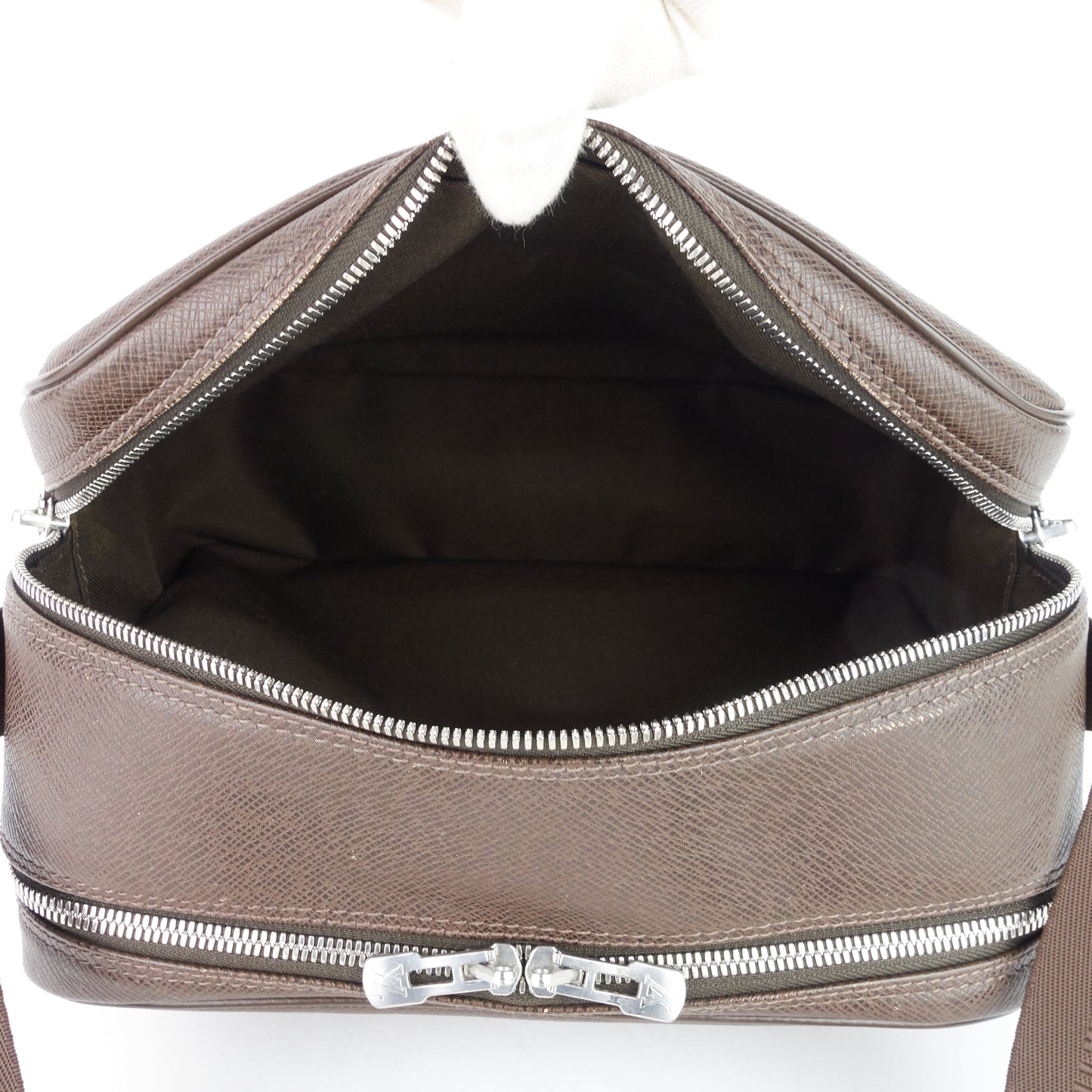 Louis Vuitto Reporter PM Taiga Leather Bag
