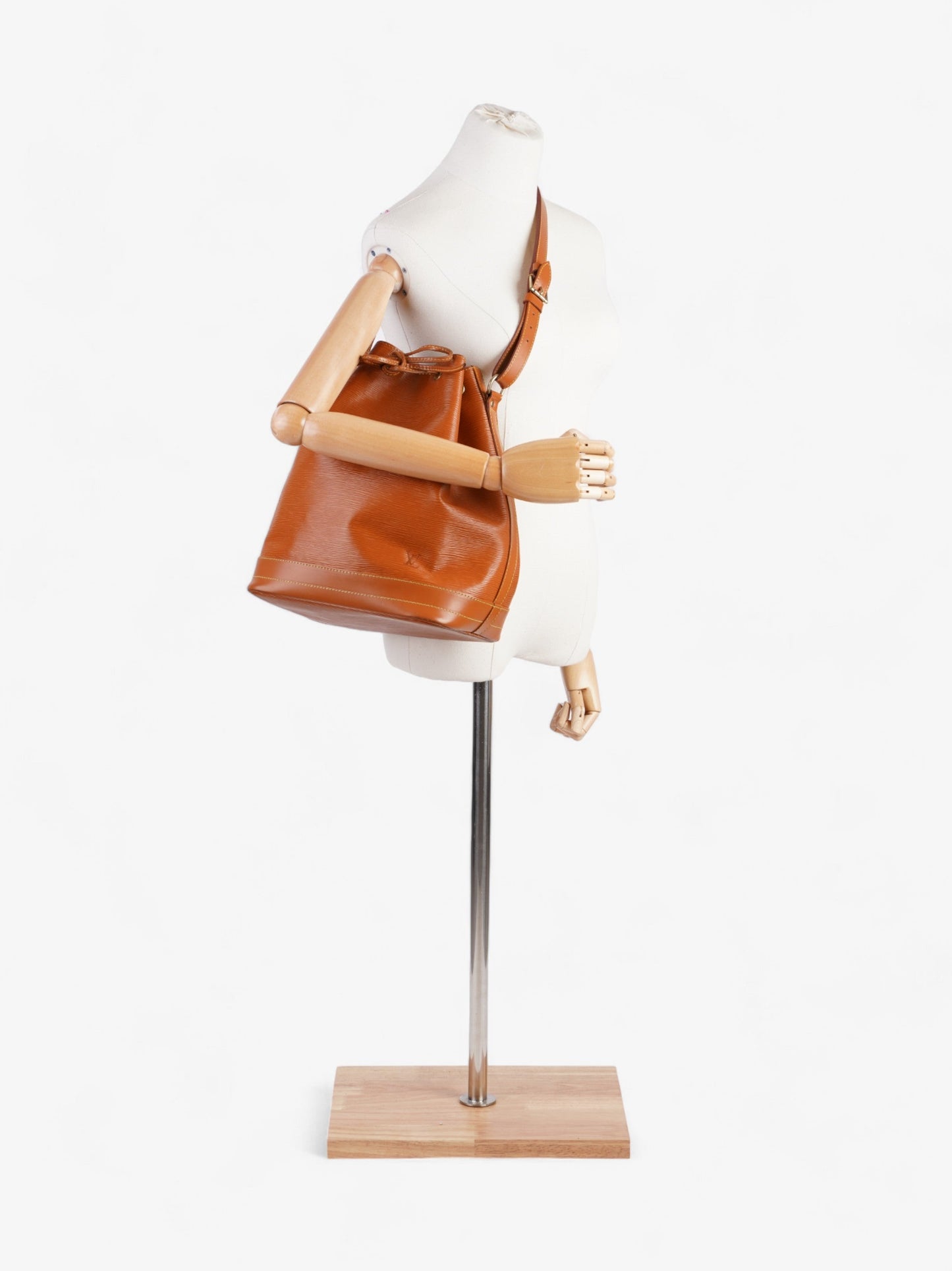 Louis Vuitton No茅 Brown  Epi Leather
