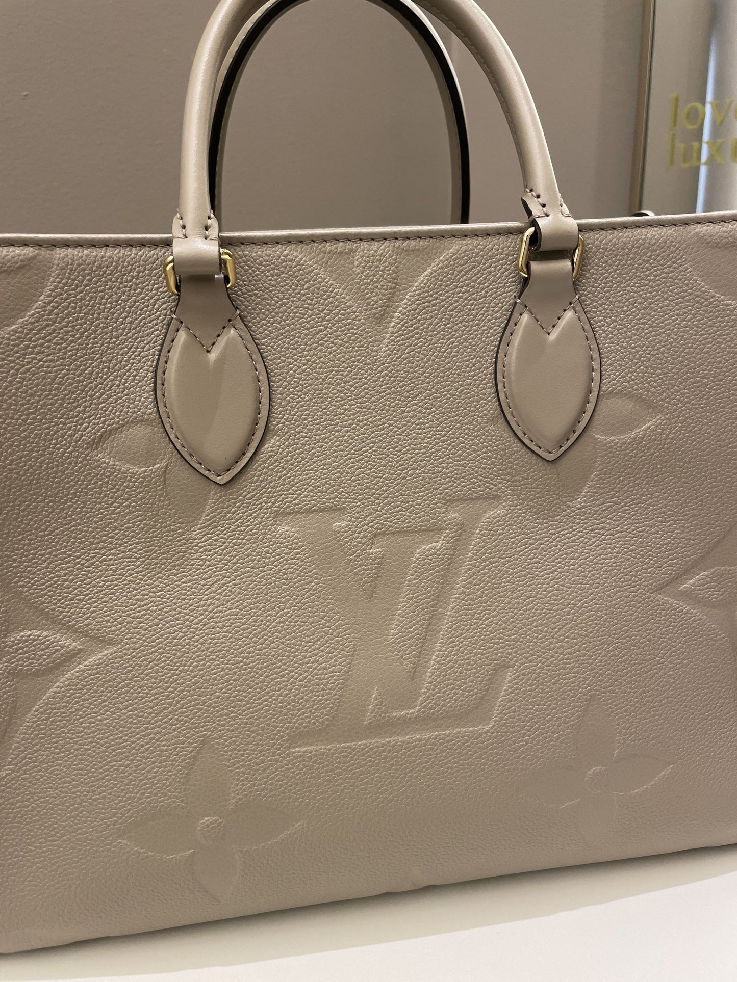 Louis Vuitton OnTheGo MM Tourterelle Empreinte