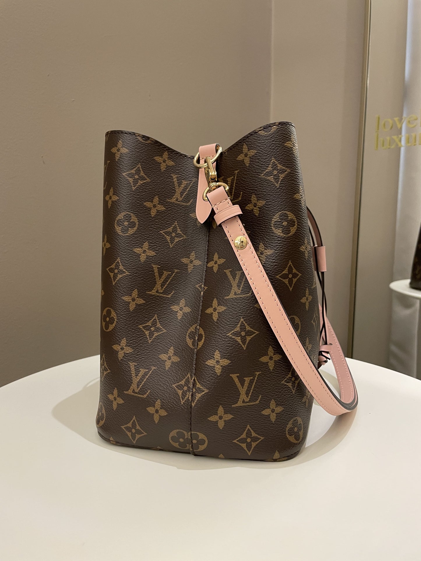 Louis Vuitton Neonoe MM Monogram Rose Poudre