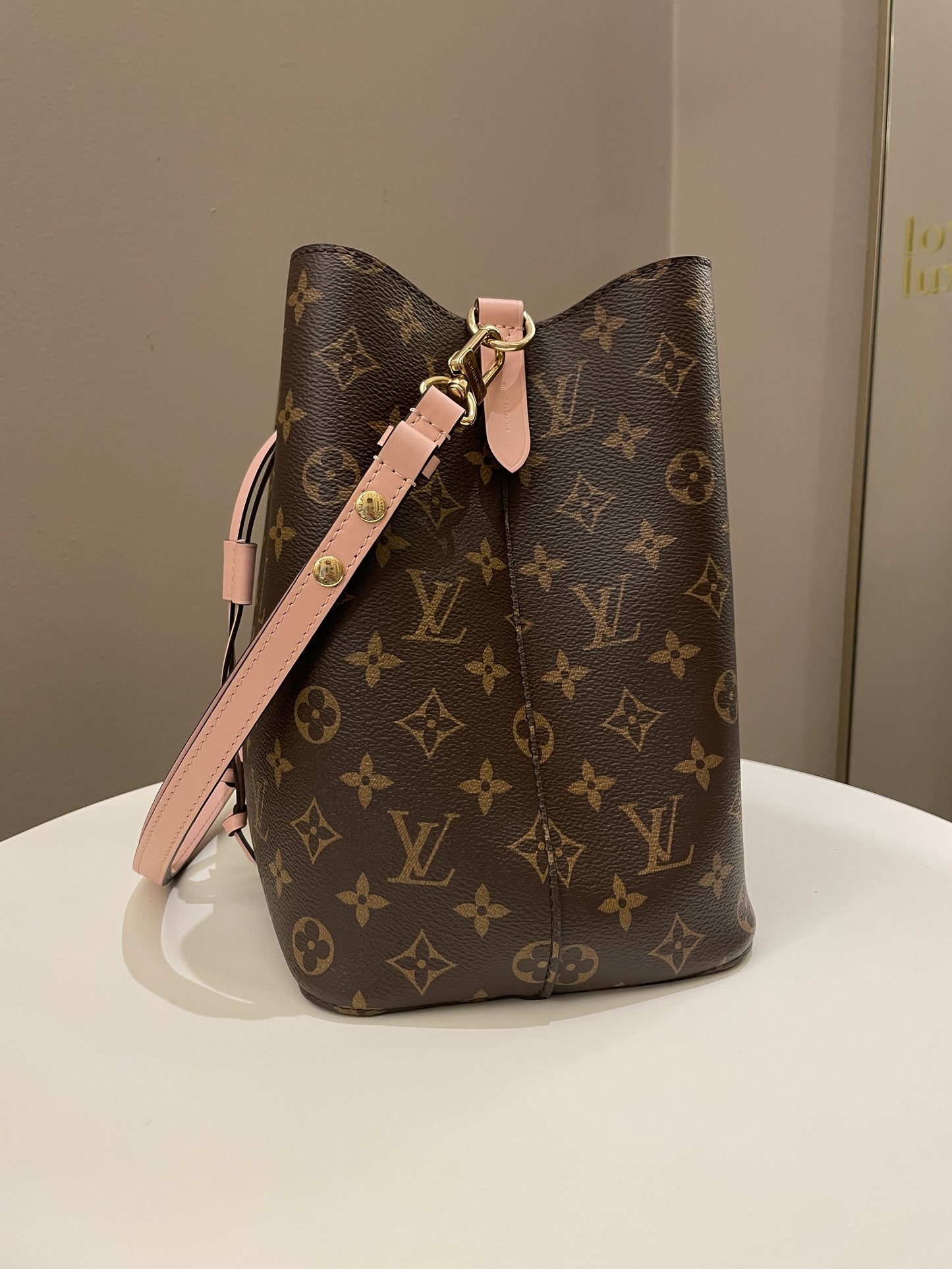 Louis Vuitton Neonoe MM Monogram Rose Poudre