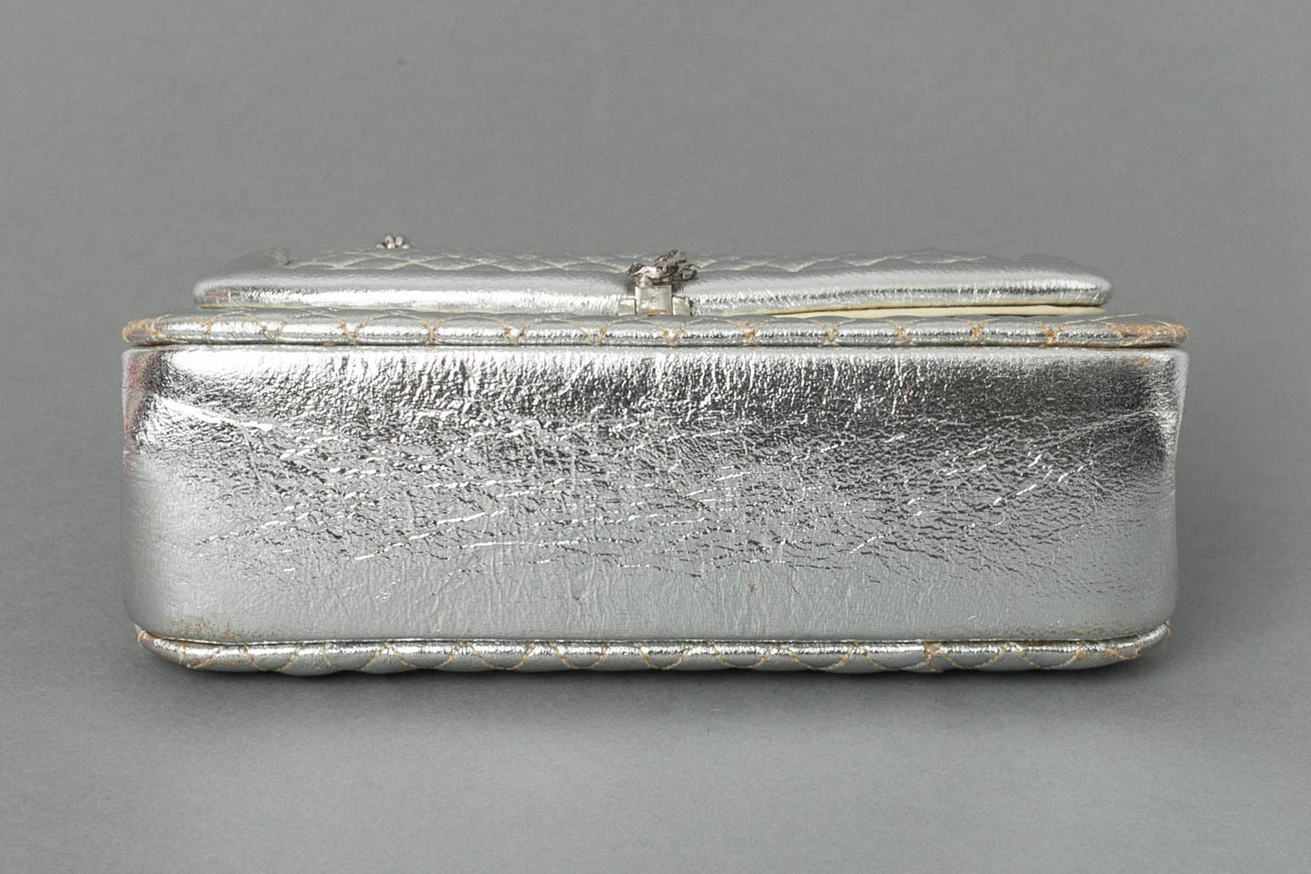 Petit sac en cuir matelassÃƒÆ’Ã‚Â© et mÃƒÆ’Ã‚Â©tal argentÃƒÆ’Ã‚Â©.
