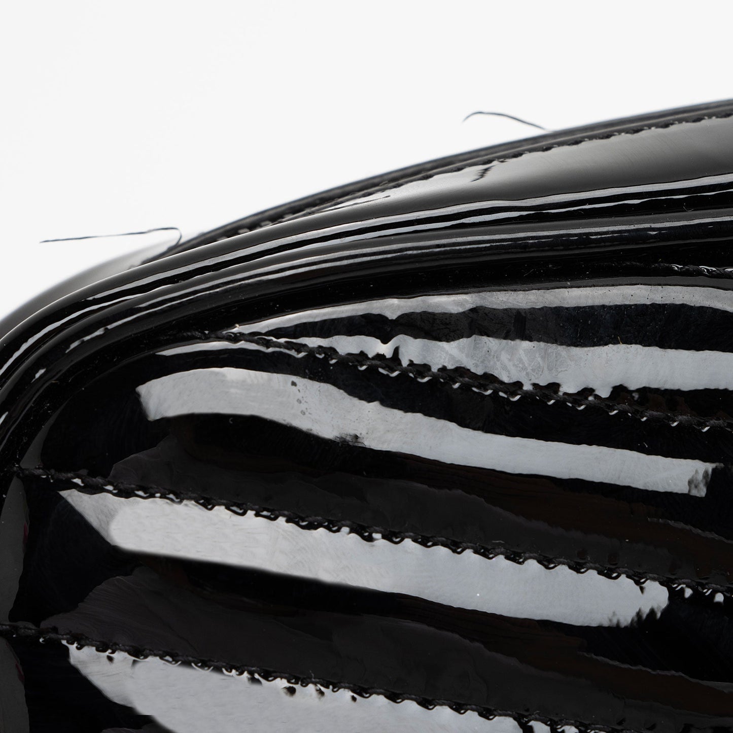 Saint Laurent Matelasse Patent Leather Monogram Lou Mini Camera Bag (SHF-xwMZnb)