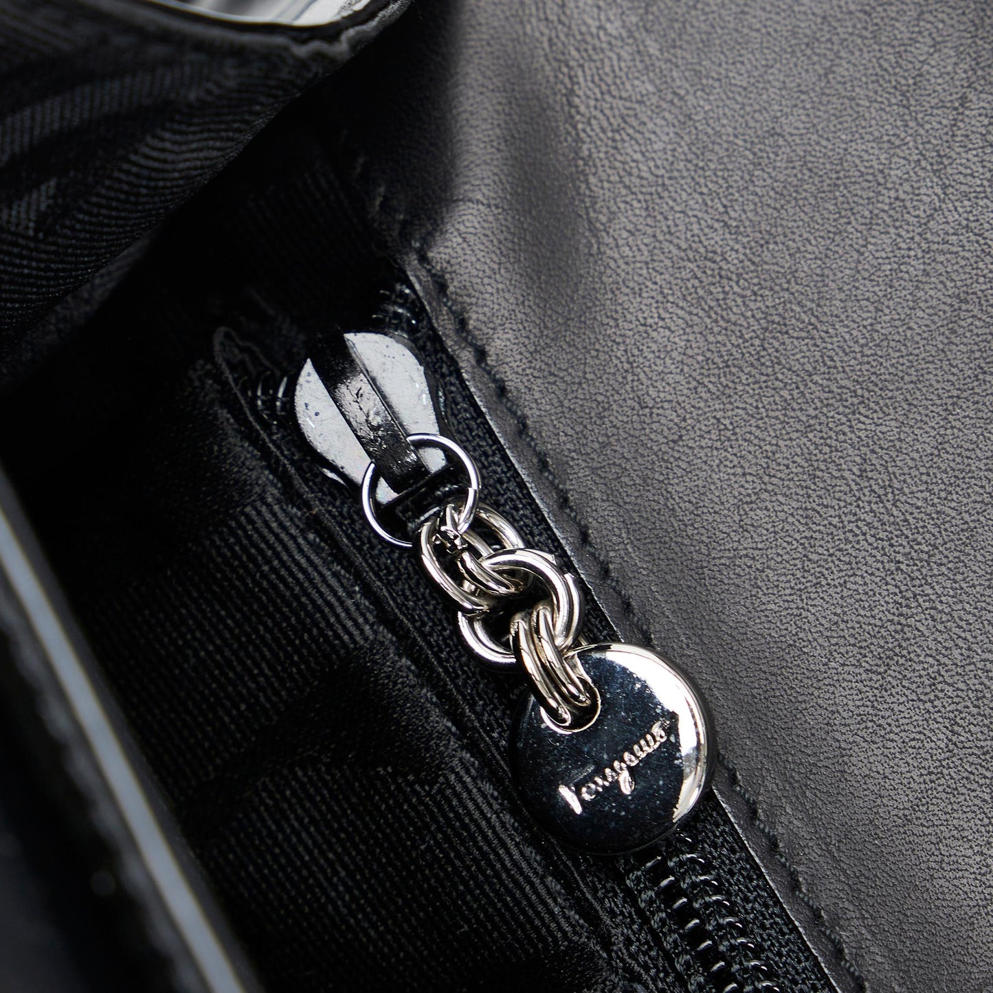 Salvatore Ferragamo Patent Leather Shoulder Bag (SHG-TLBg77)