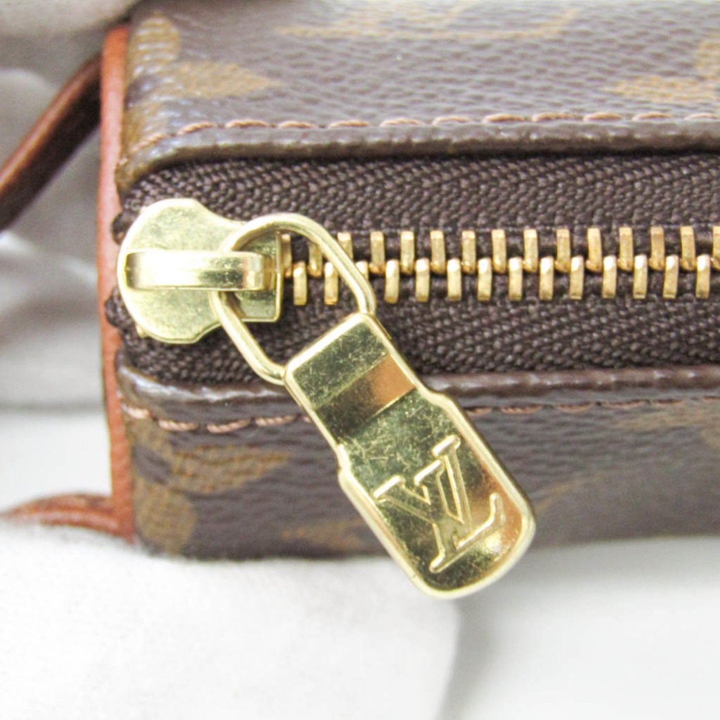Cylinder Pouch Zipper Closure
