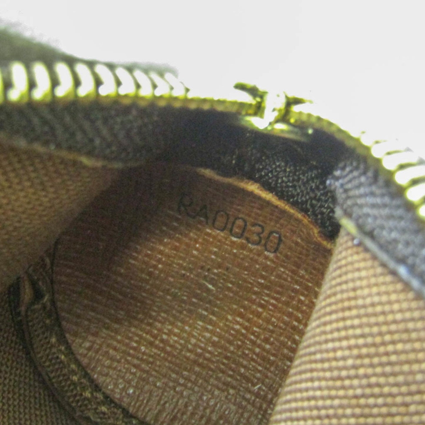 Cylinder Pouch Zipper Closure
