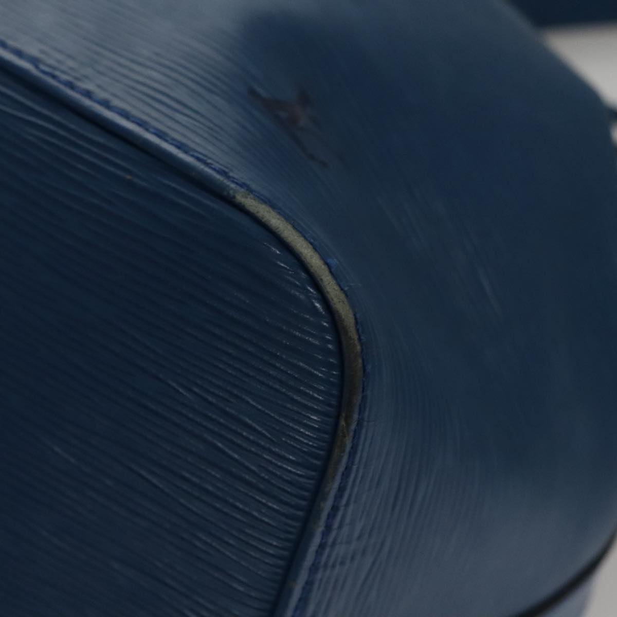 Petit Noe Leather Shoulder Bag