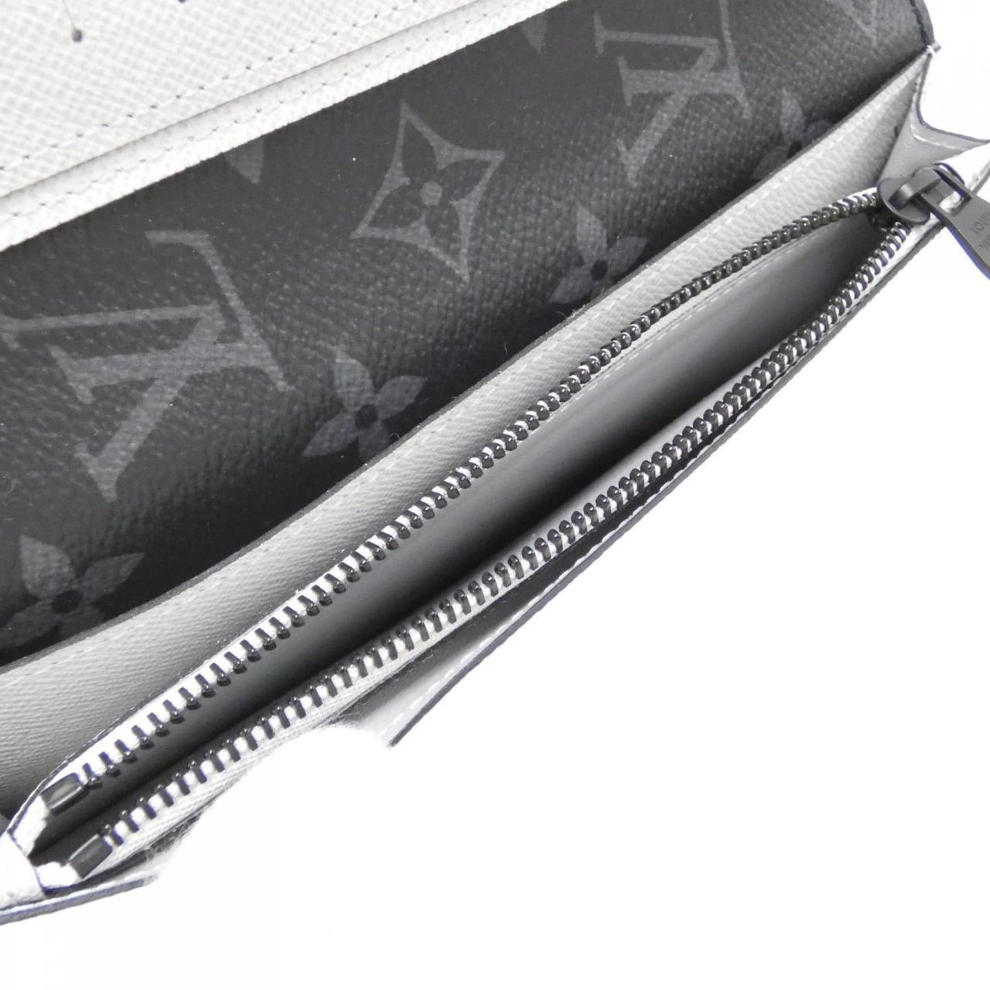 Luxury Leather Wallet with Dust Bag Good Condition