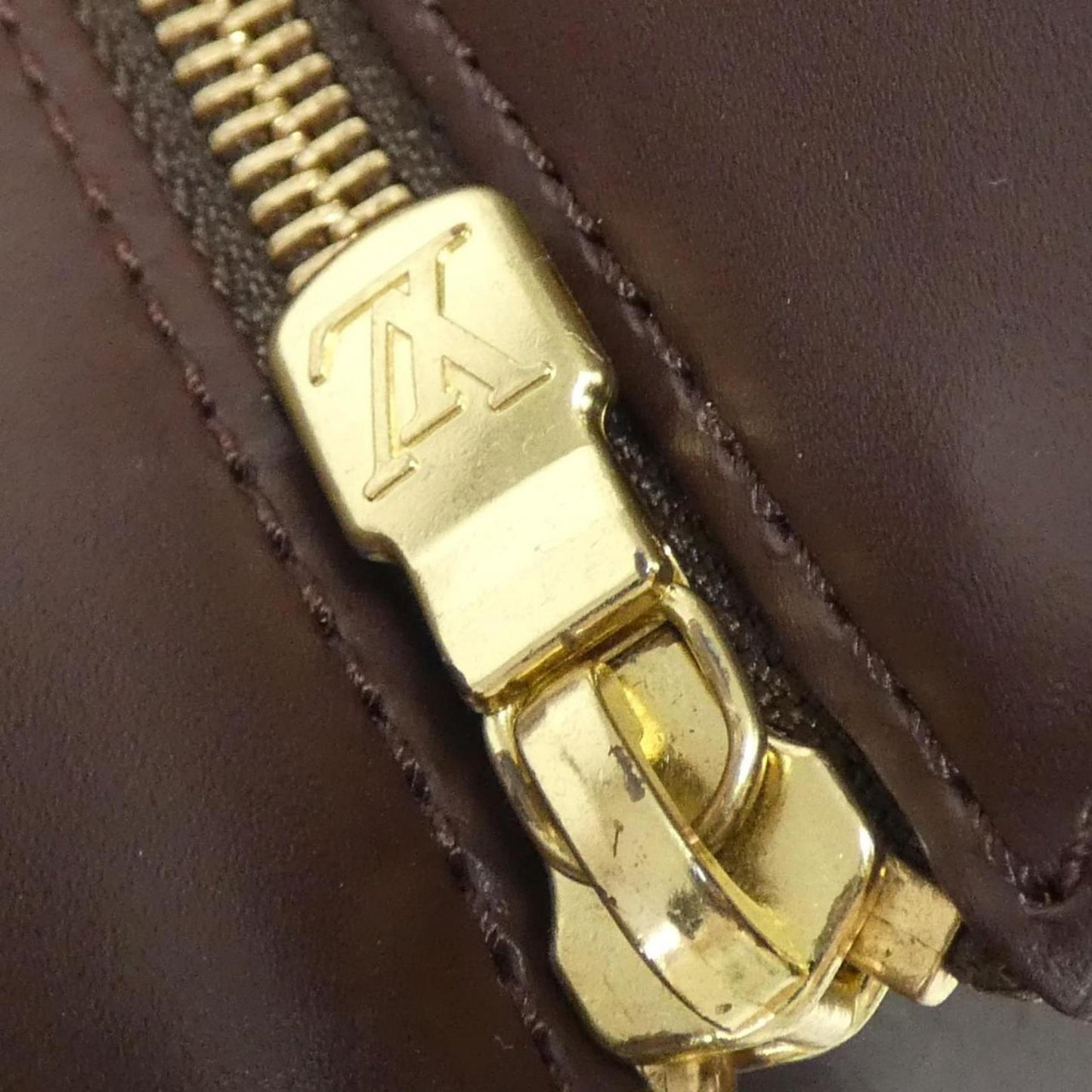 Luxurious Canvas Shoulder Bag in Good Condition