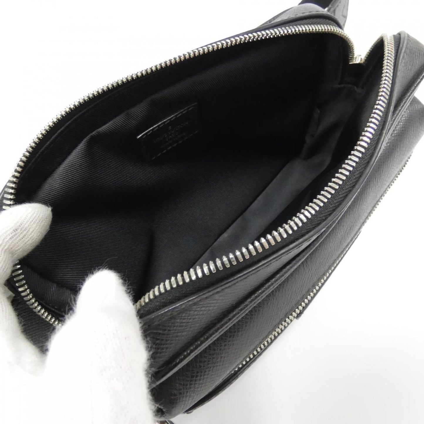 Luxury Leather Designer Handbag in Excellent Condition