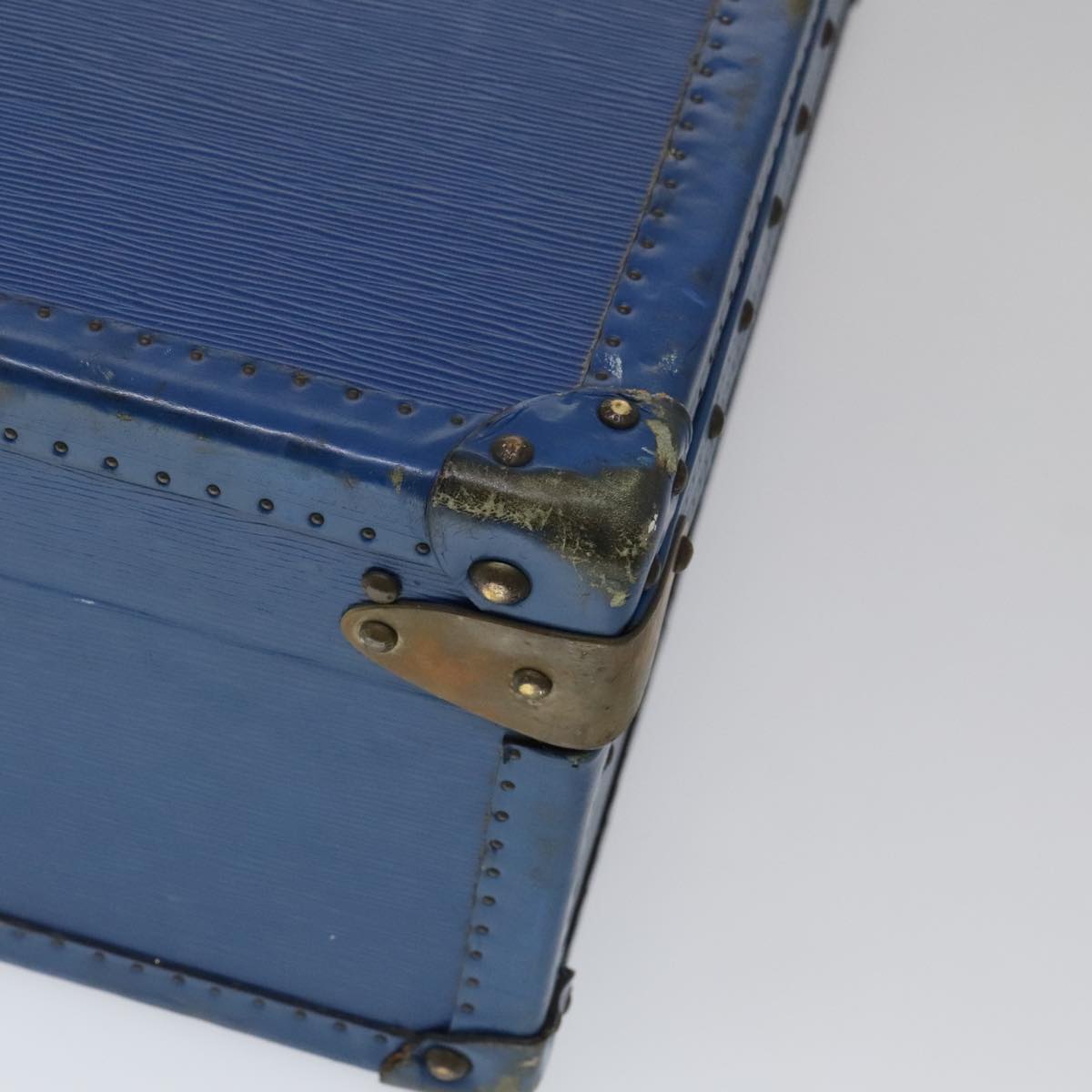 Elegant Leather Trunk with Key and Clochette
