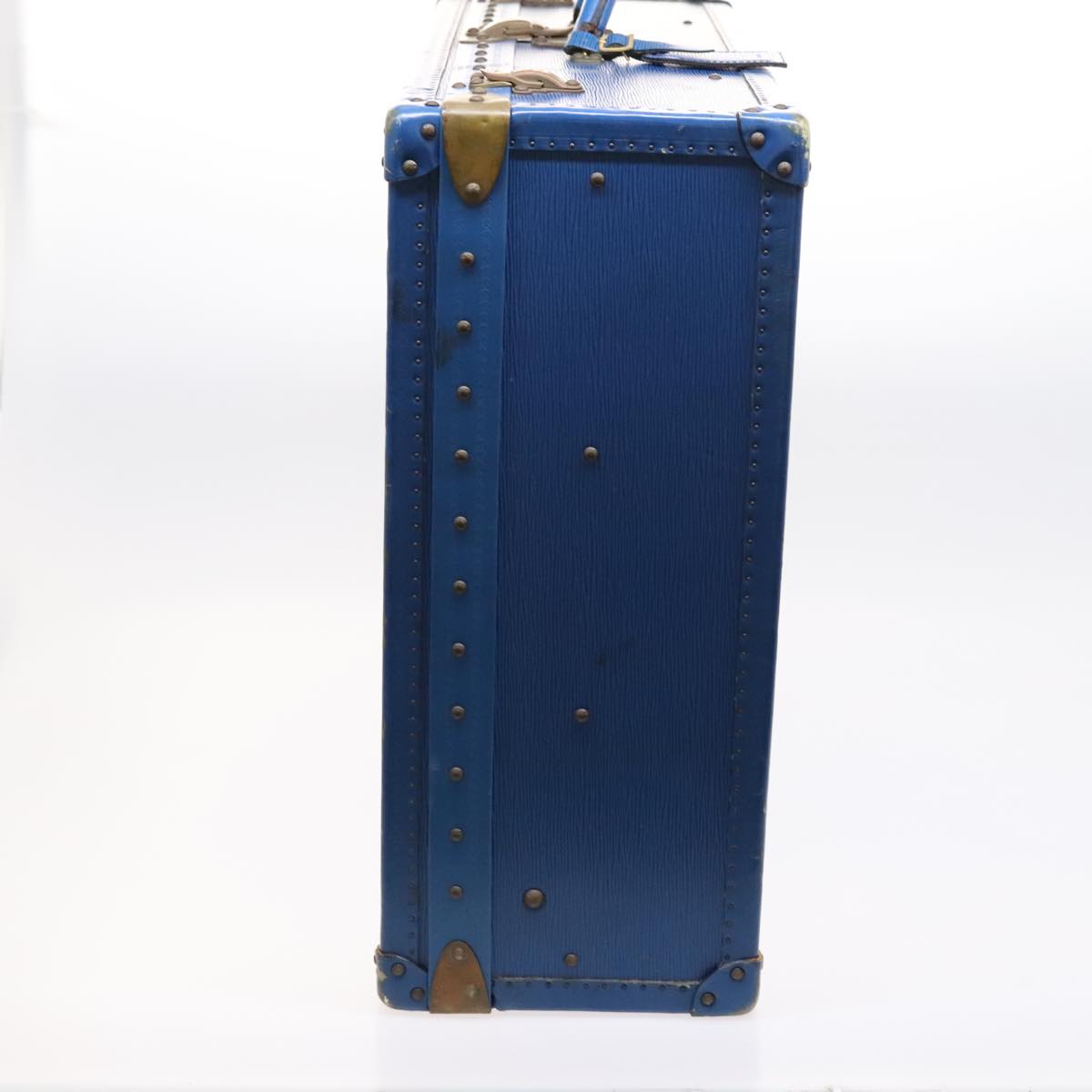 Elegant Leather Trunk with Key and Clochette