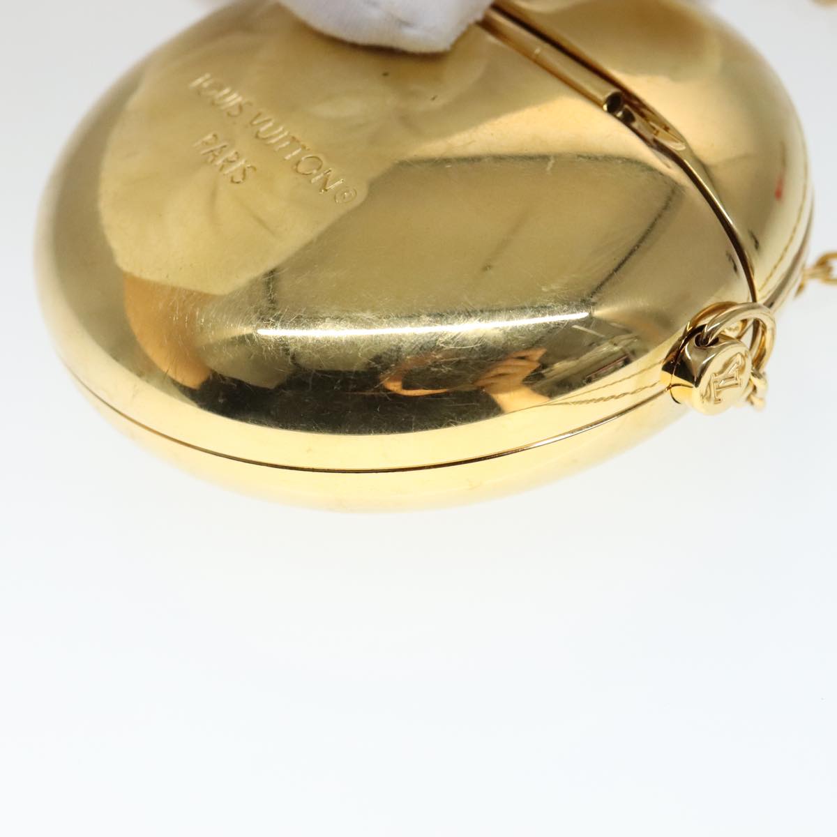 Luxury Metal Accessory with Minimalist Design and Quality Craftsmanship