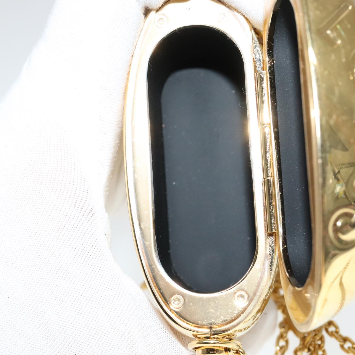 Luxury Metal Accessory with Minimalist Design and Quality Craftsmanship