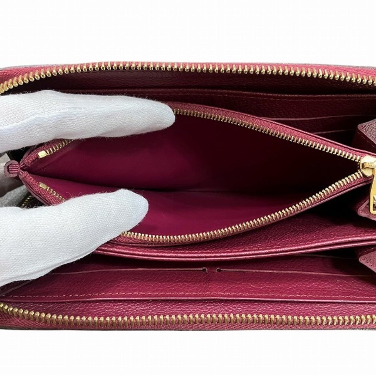 Leather Zippy Wallet with Multiple Compartments and Secure Closure