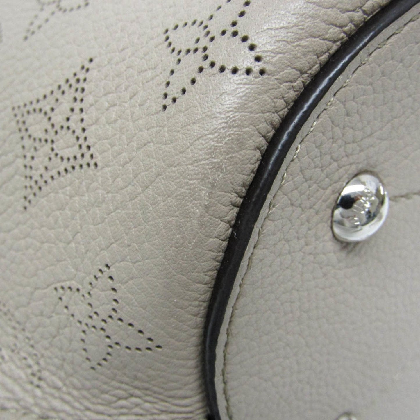 Elegant Leather Mahina Handbag with Timeless Detailing